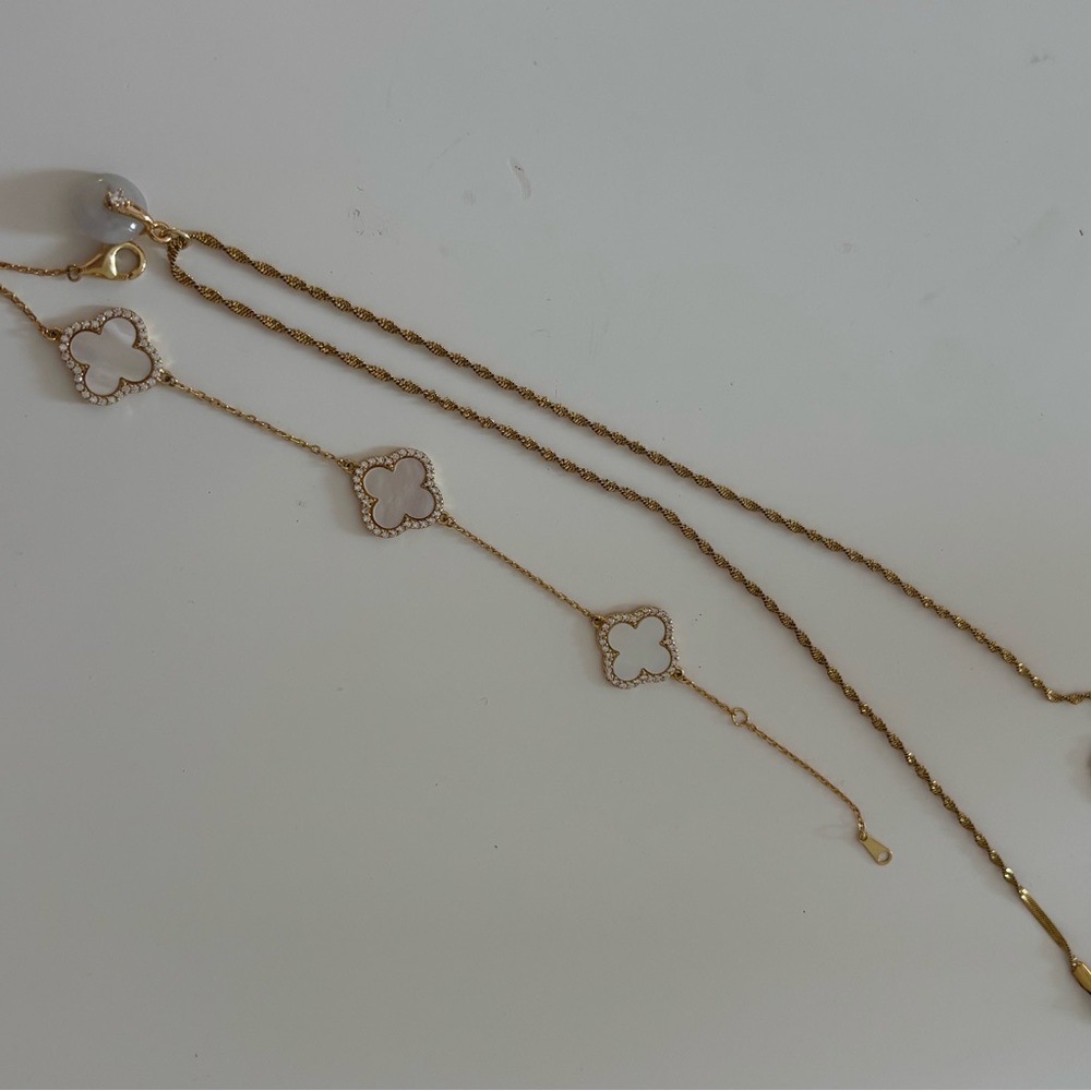 Elegant Gold Necklace and Bracelet